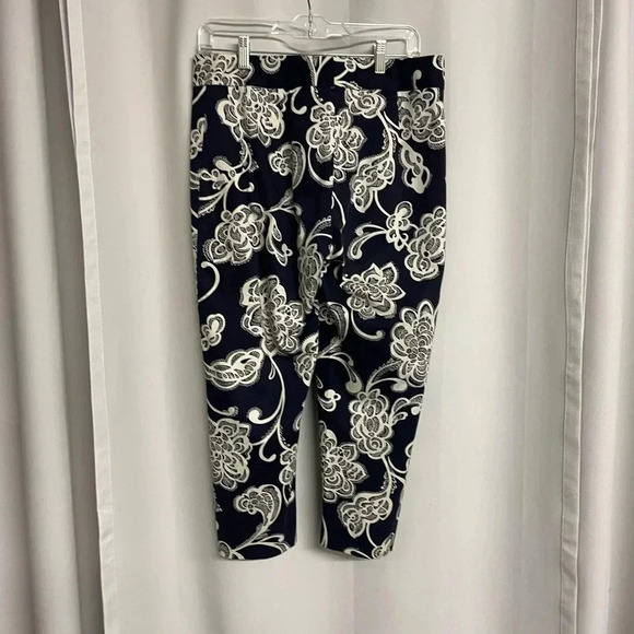 Oscar De La Renta  navy/white large flower capri pants size 8 - Picture 2 of 7